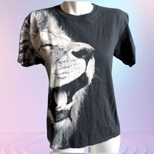 Lion Graphic Black T-Shirt. Size L but Fits like a M.